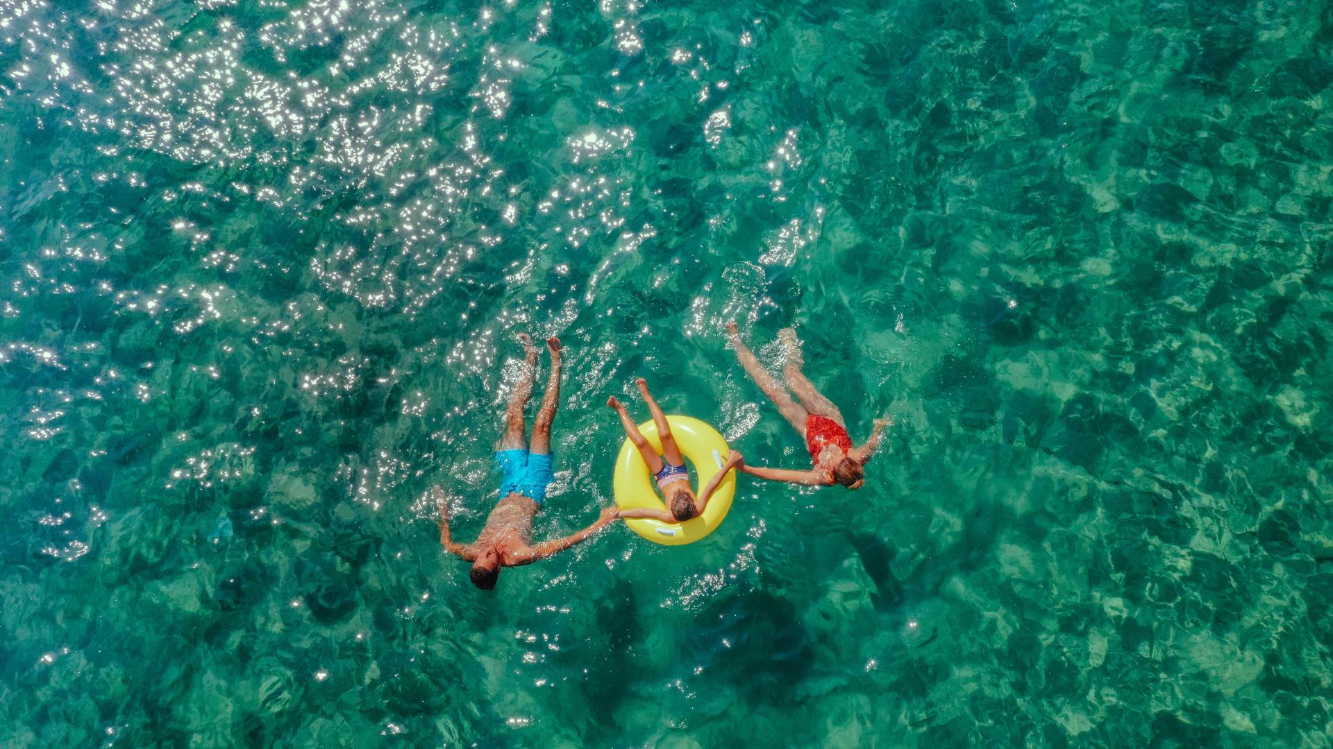 Famille dans la mer